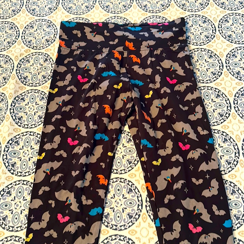 Super cute Halloween leggings!  Will ship today if bought!